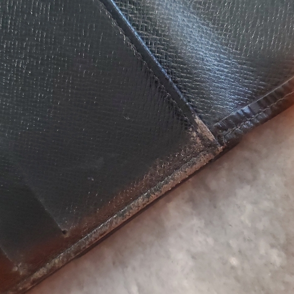 Men's Louis Vuitton Wallet - Picture 17 of 17